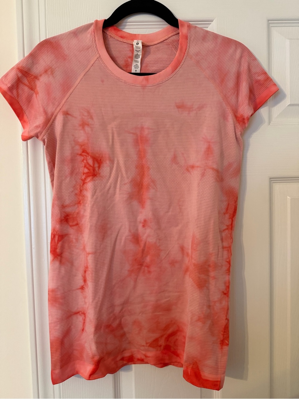 NWT lululemon athletica Pink and Coral Tie-Dye Short Sleeve Tee